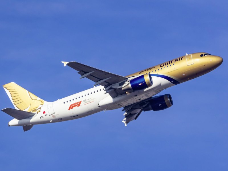 Ein startendes Flugzeug der Gulf Air