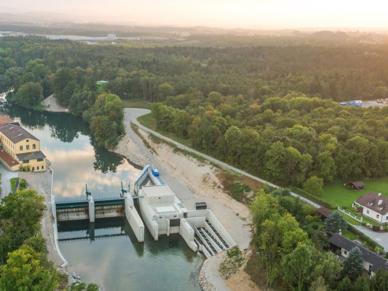 Entweder stehen die Rechner direkt in Wasserwerken wie diesem oder werden in nahegelegenen Schiffscontainern betrieben.