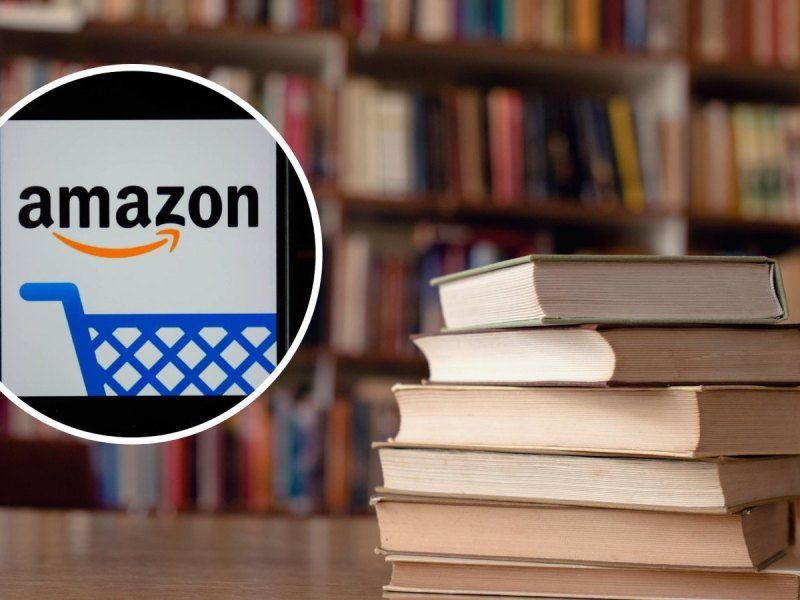 Bücherhaufen und Amazon-Logo.