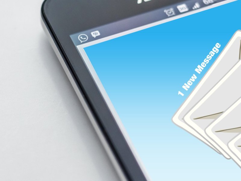 Email-Symbole auf Smartphone