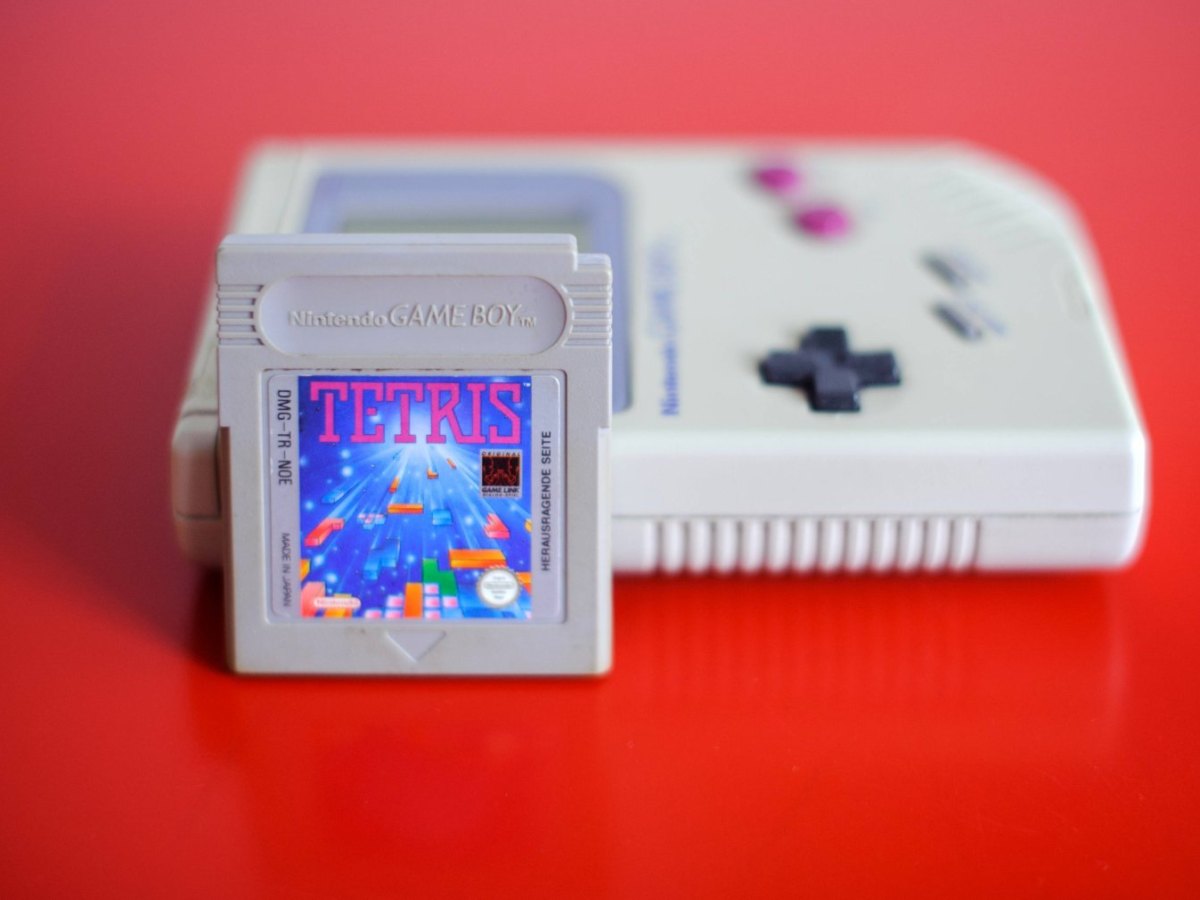 Game Boy mit "Tetris"-Spiel