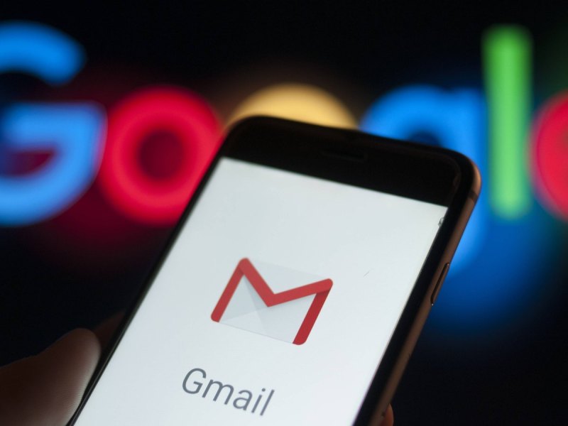 Logo von Gmail vor Google Schriftzug