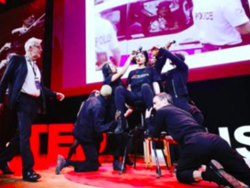 TEDx-Veranstalter rennt auf die Bühne