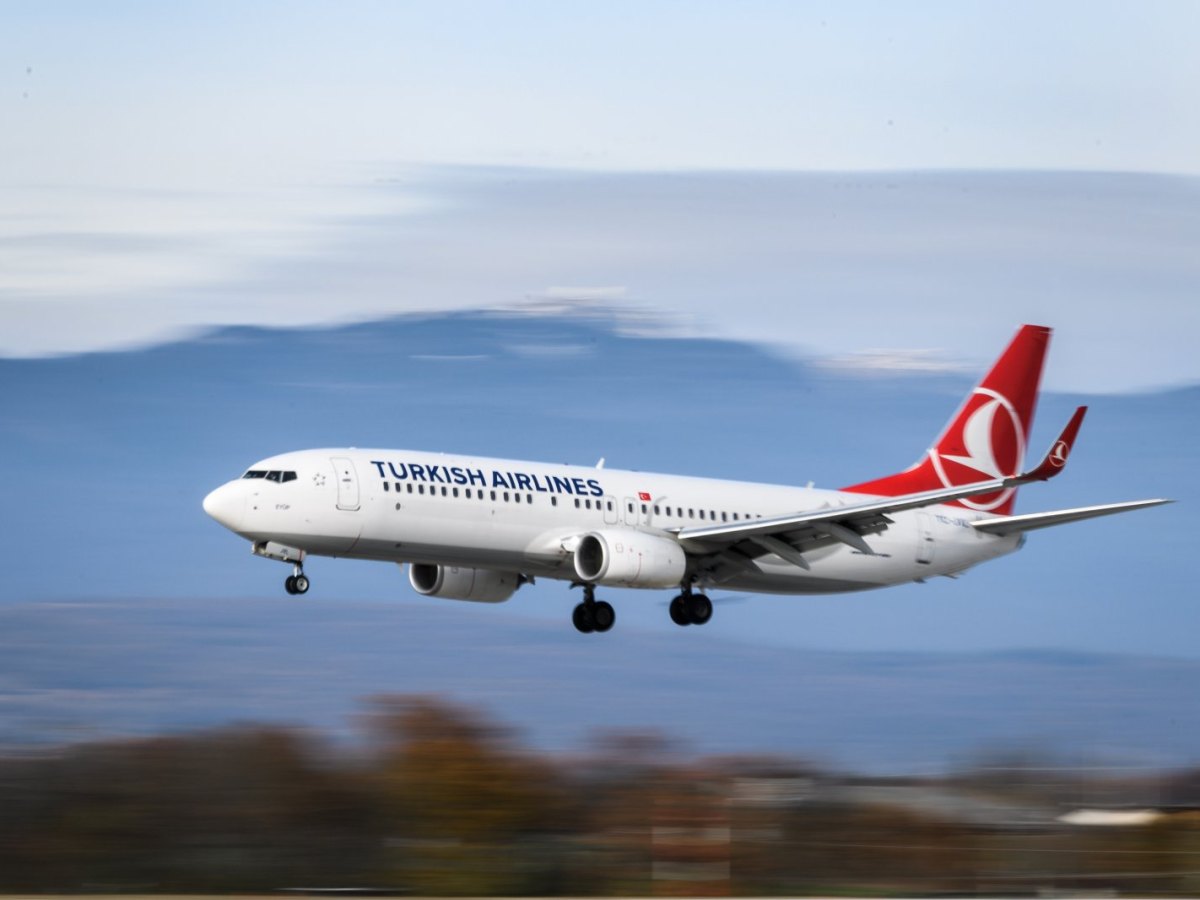 Eine Maschine der Turkish Airlines bei der Landung.