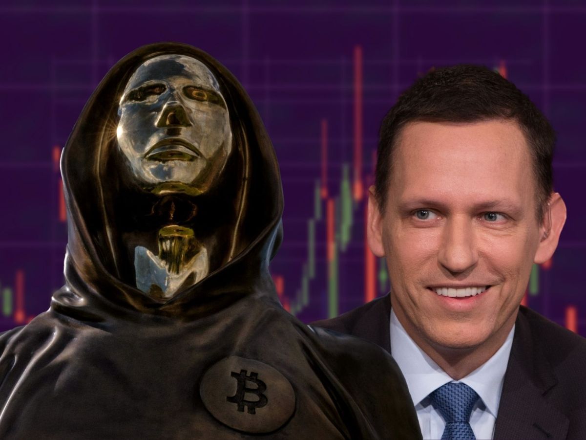 Peter Thiel neben einer Satoshi Nakamoto-Statue