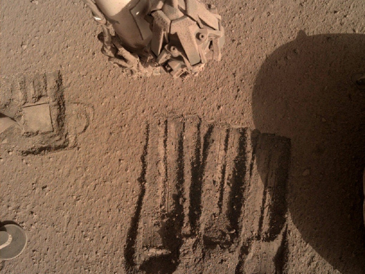 Mars-Rover und seine Spuren