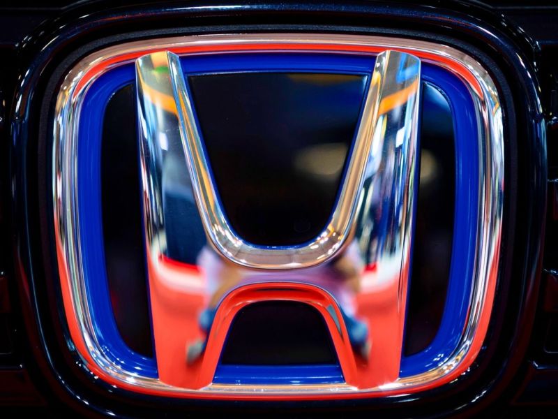 Honda-Logo auf der Front eines Elektroautos