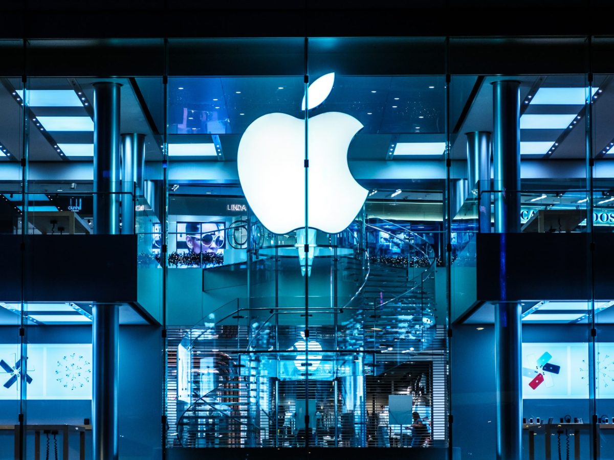 Apple-UnternehmensgebÃ¤ude in der Nacht.