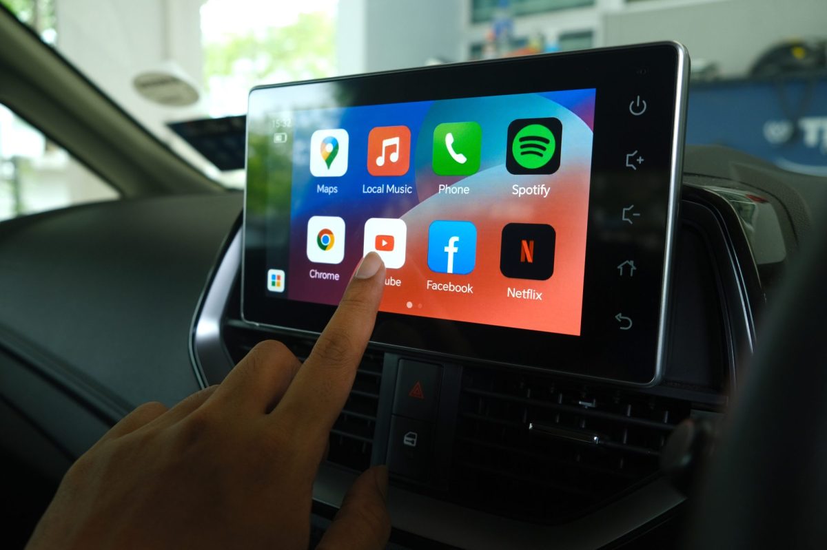 Android Auto auf dem Display eines Fahrzeugs