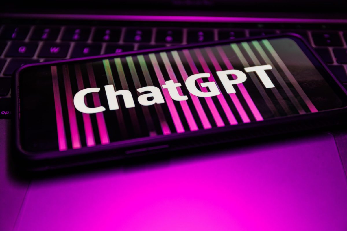ChatGPT-Schriftzug auf einem Smartphone
