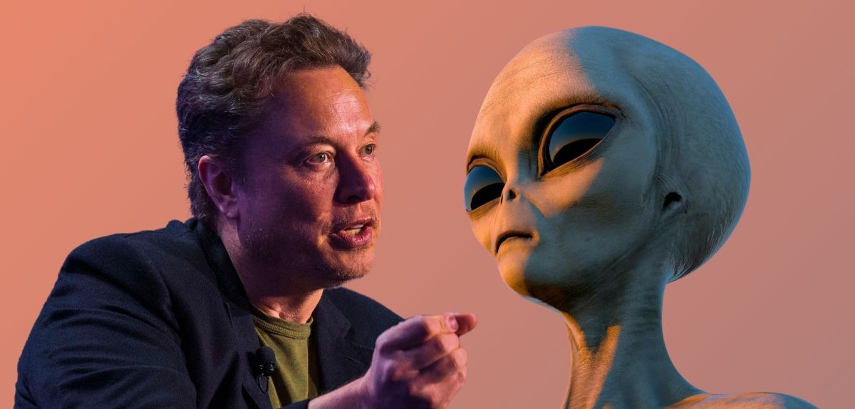 Elon Musk neben einem Alien