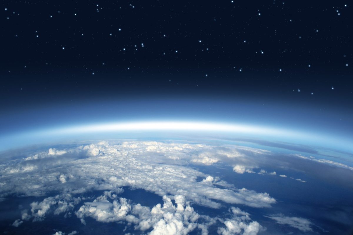 Atmosphäre der Erde vom Weltraum aus betrachtet