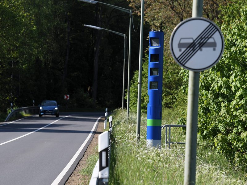 Mautkontrollsäule an einer Landstraße