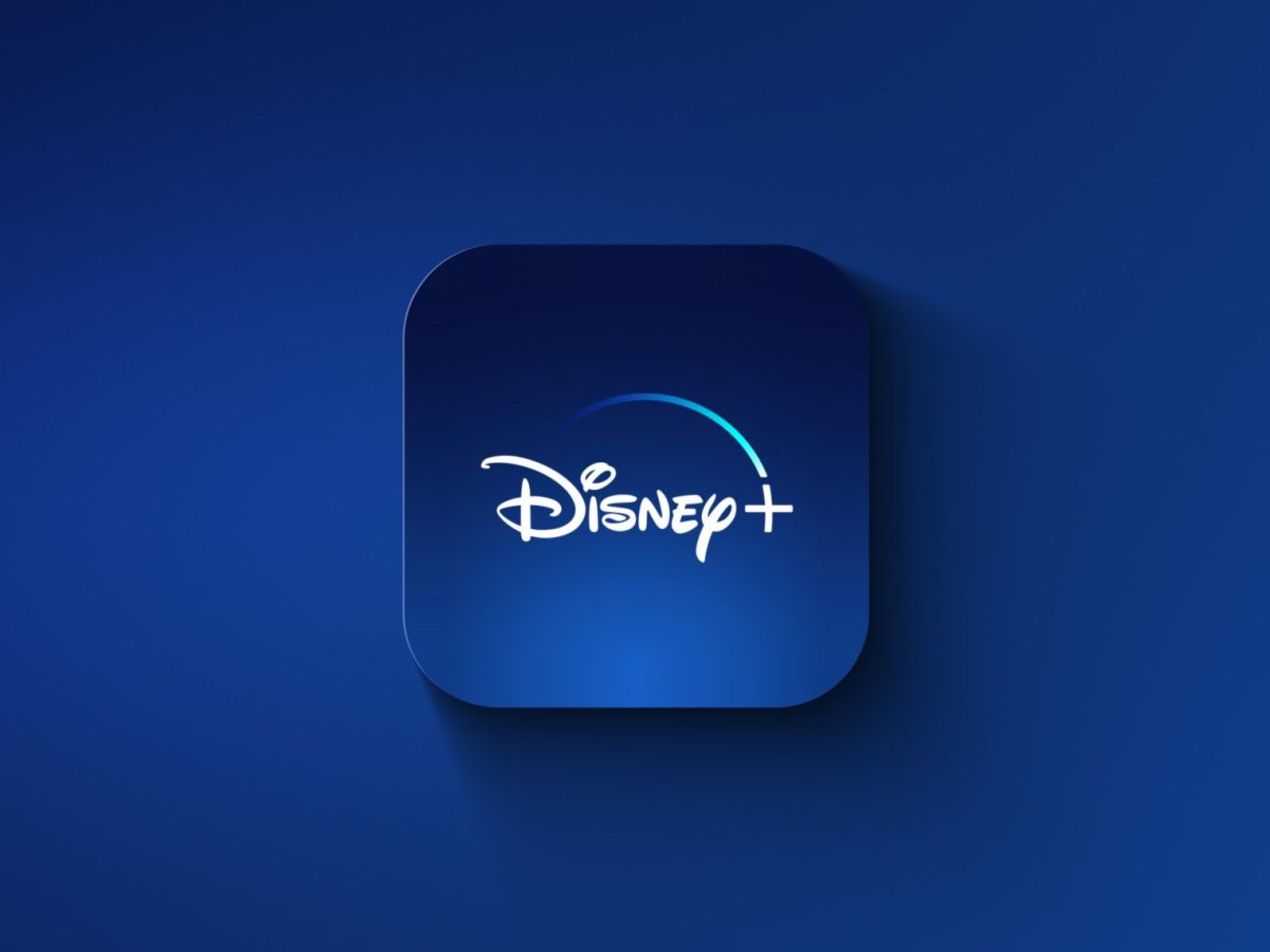 Disney+-Logo vor blauem Hintergrund