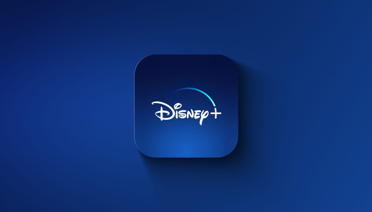 Disney+-Logo vor blauem Hintergrund