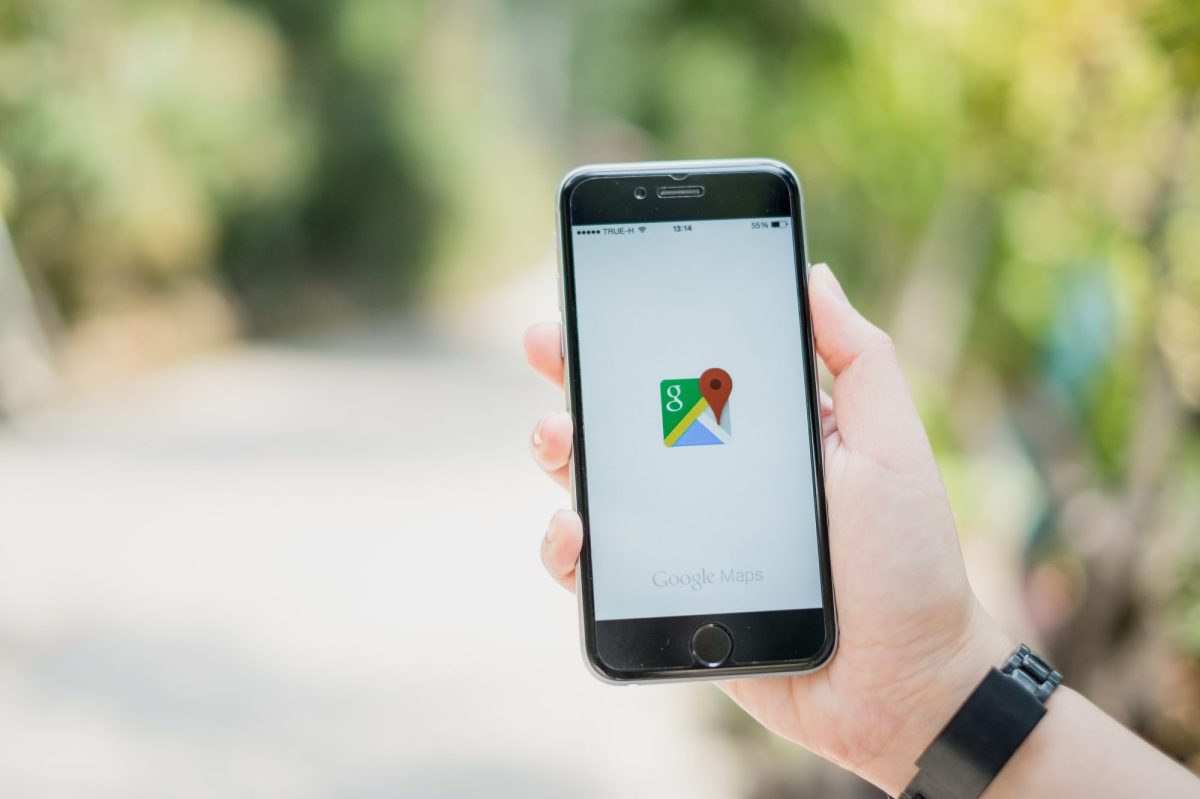 Google Maps-Logo auf einem Smartphone