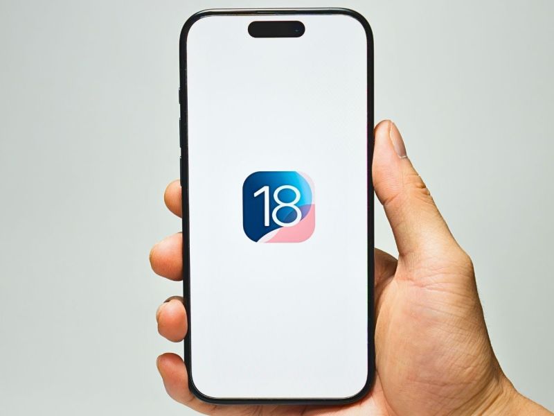 iOS 18-Logo auf einem iPhone