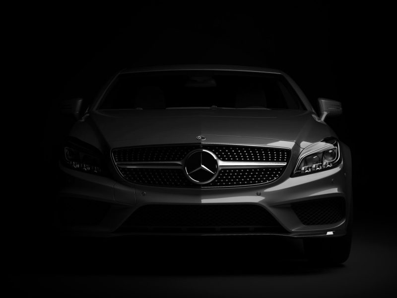 Mercedes-Benz CLS 500 AMG dunklem Hintergrund