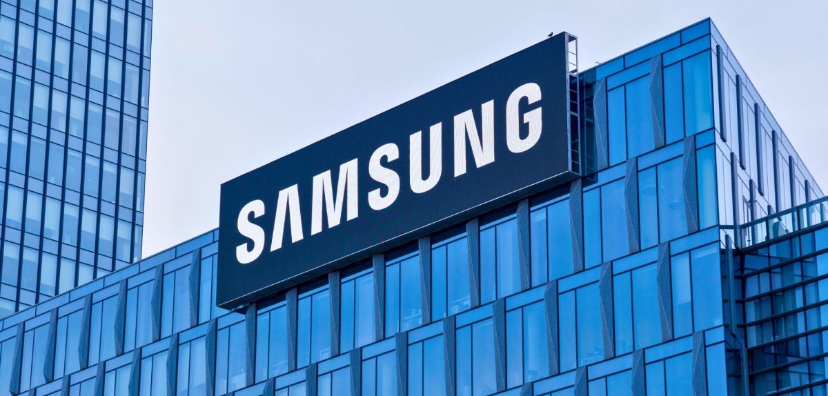 Samsung-Logo an Gebäude