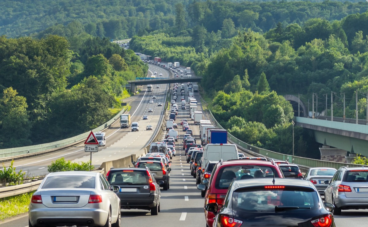 Viel Verkehr: Stau auf einer Autobahn