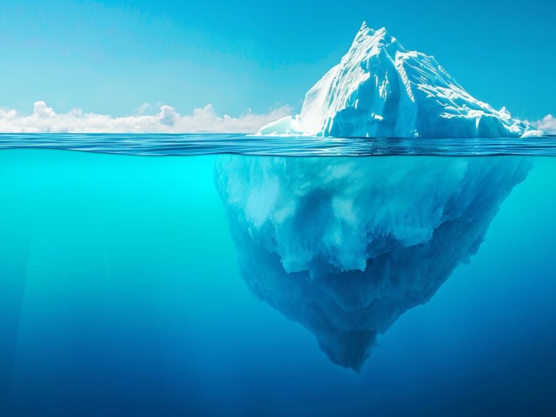 Eisberg im Wasser