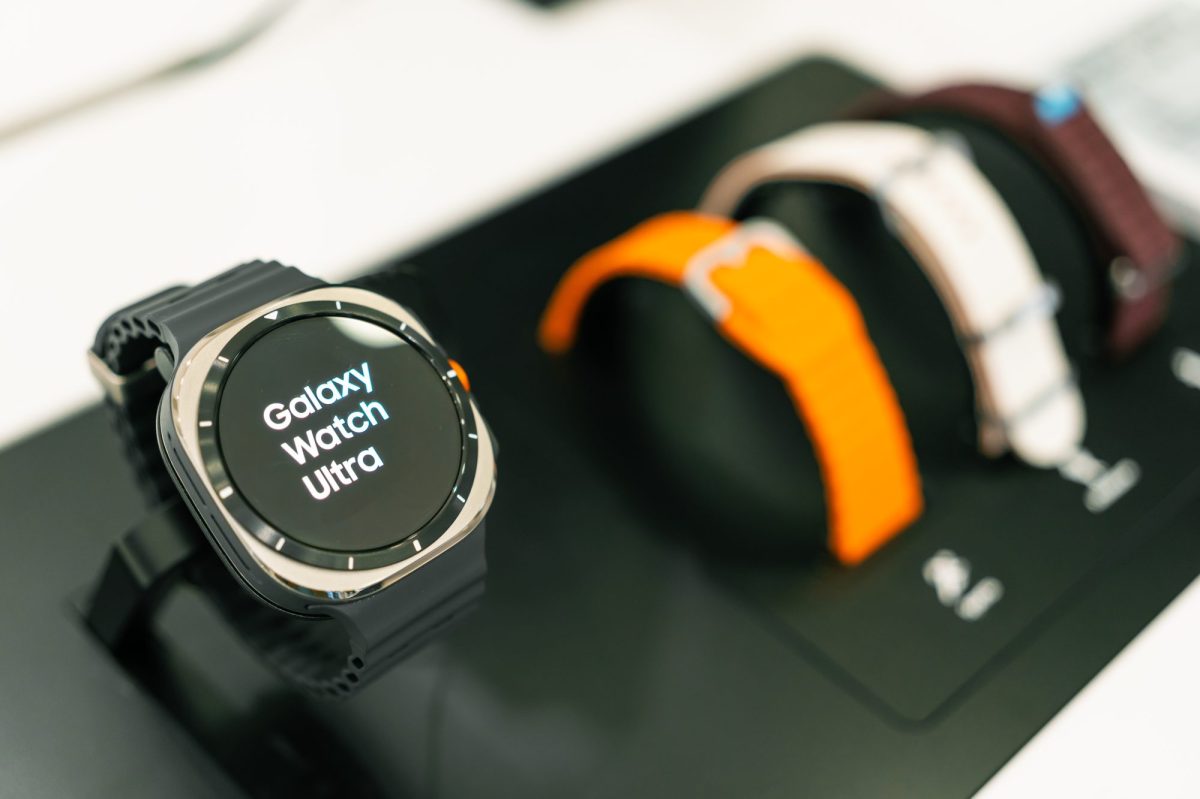 Samsung Galaxy Watch Ultra wird in einer Auslage präsentiert