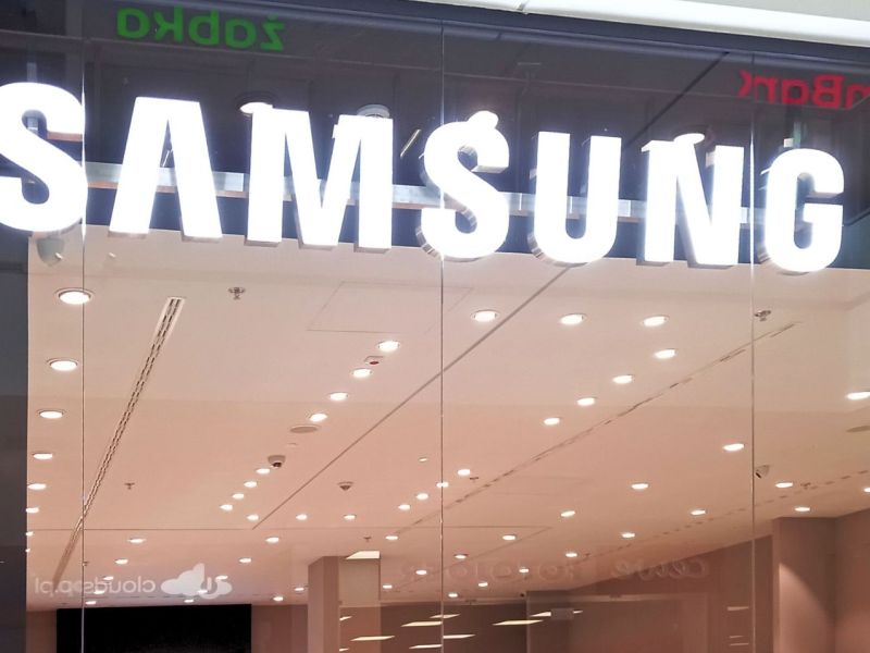 Samsung-Logo über Laden