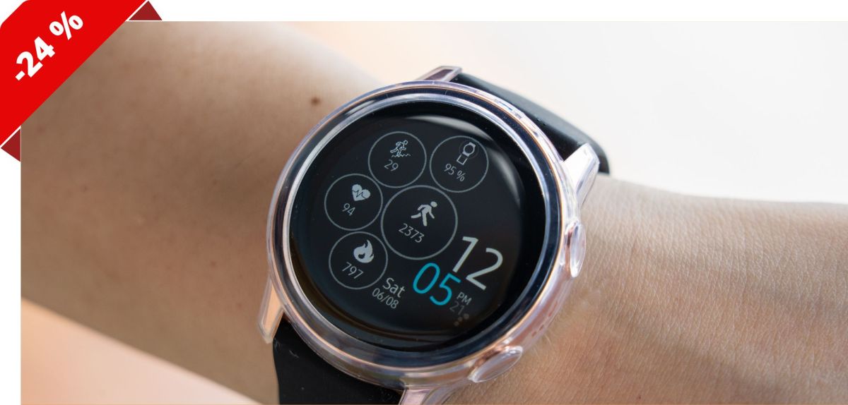 Samsung Galaxy Watch am Handgelenk einer Person.