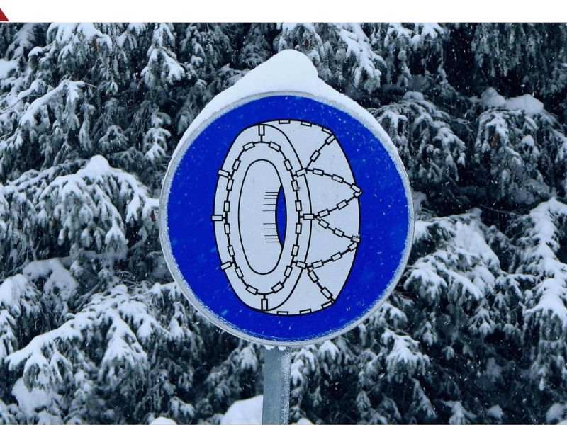 Schild für Schneekettenpflicht