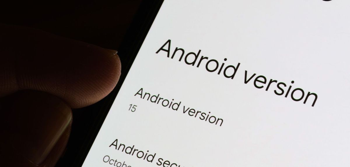 Android 15-Update auf einem Smartphone