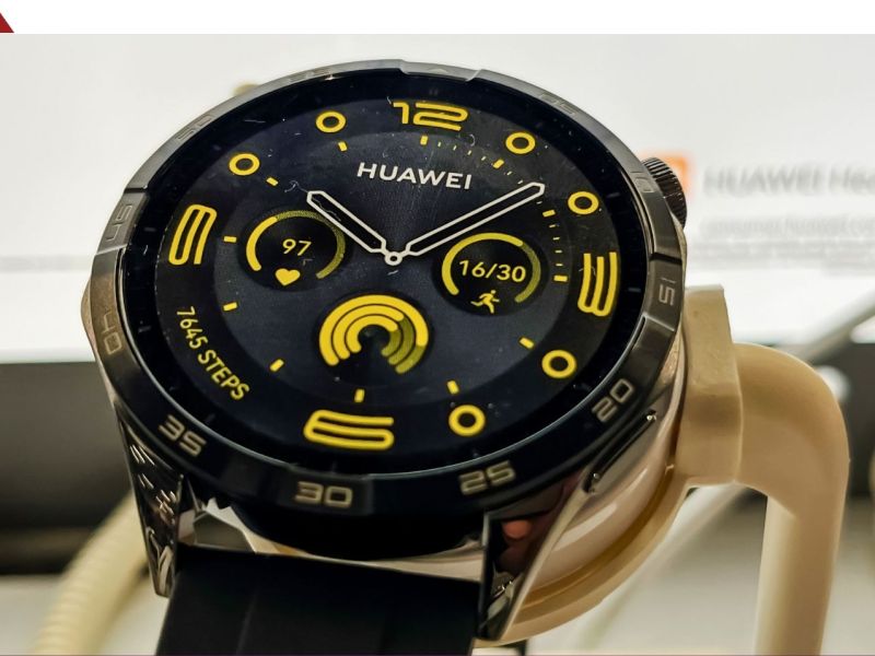 Huawei Watch GT 3 liegt in einer Auslage