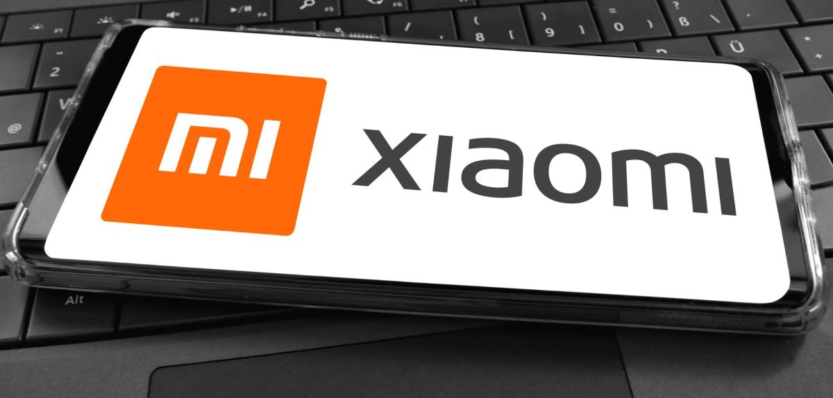 Xiaomi-Logo auf einem Smartphone