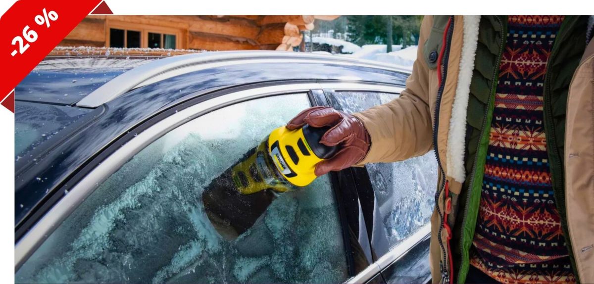 Mann benutzt einen KÃ¤rcher EDI 4 an einer gefrorenen Autoscheibe