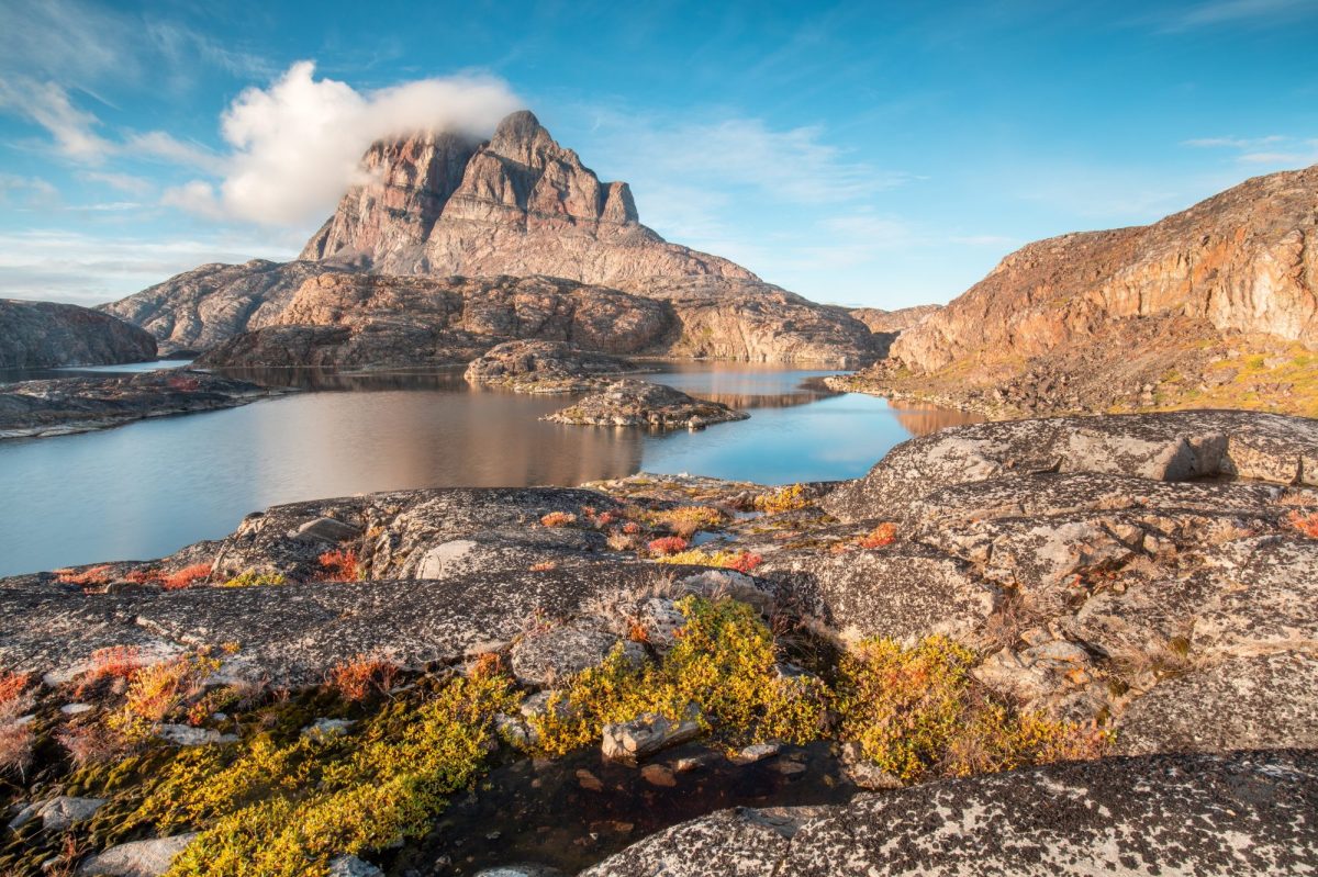 Landschaft mit Seen und Bergen in GrÃ¶nland.