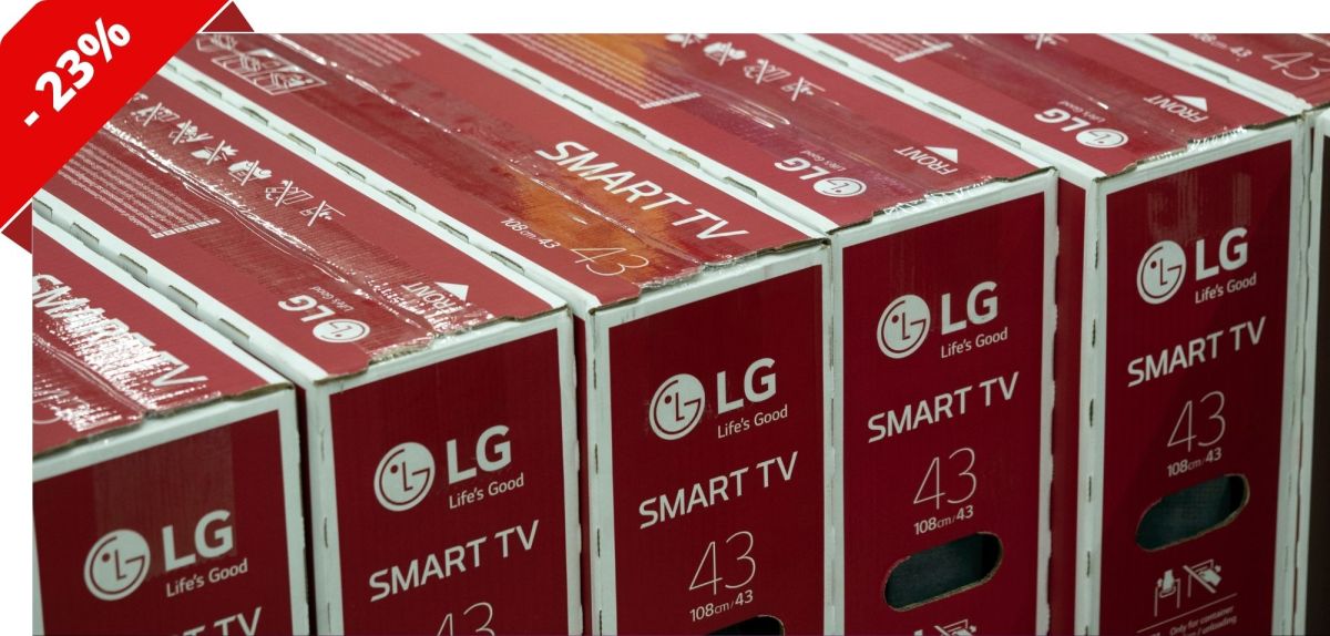 Verpackte LG-Fernseher in einer Reihe.