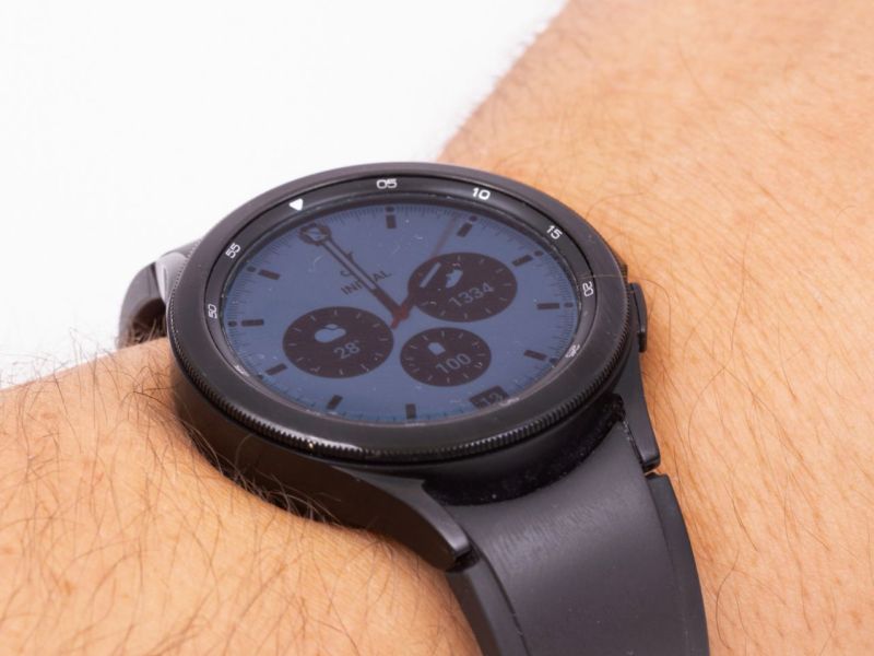 Samsung Galaxy Watch am Handgelenk