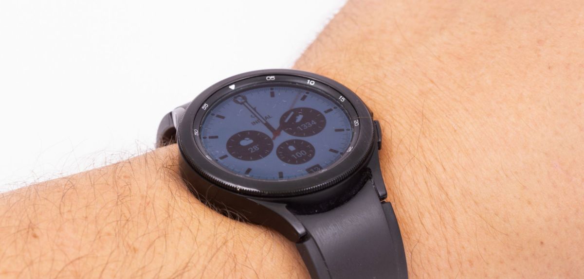 Samsung Galaxy Watch am Handgelenk