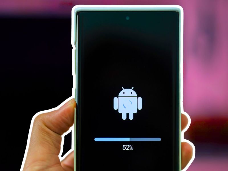 Android-Ladebildschirm auf einem Smartphone