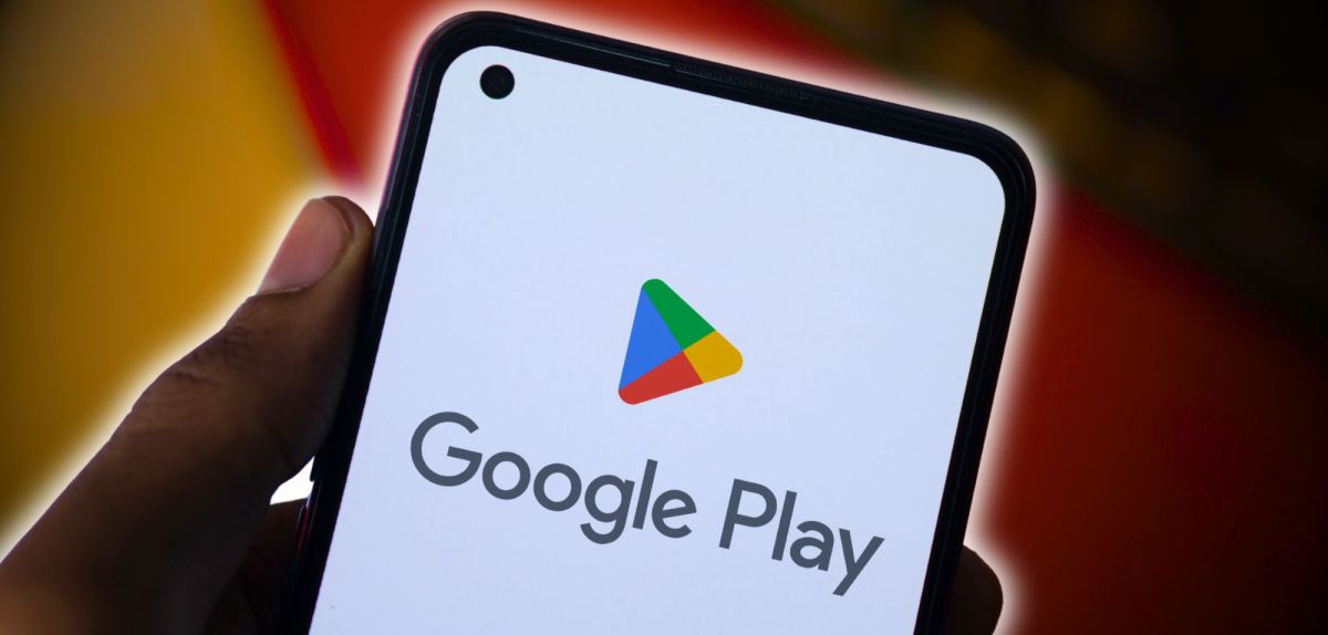 Google Play-Logo auf einem Smartphone